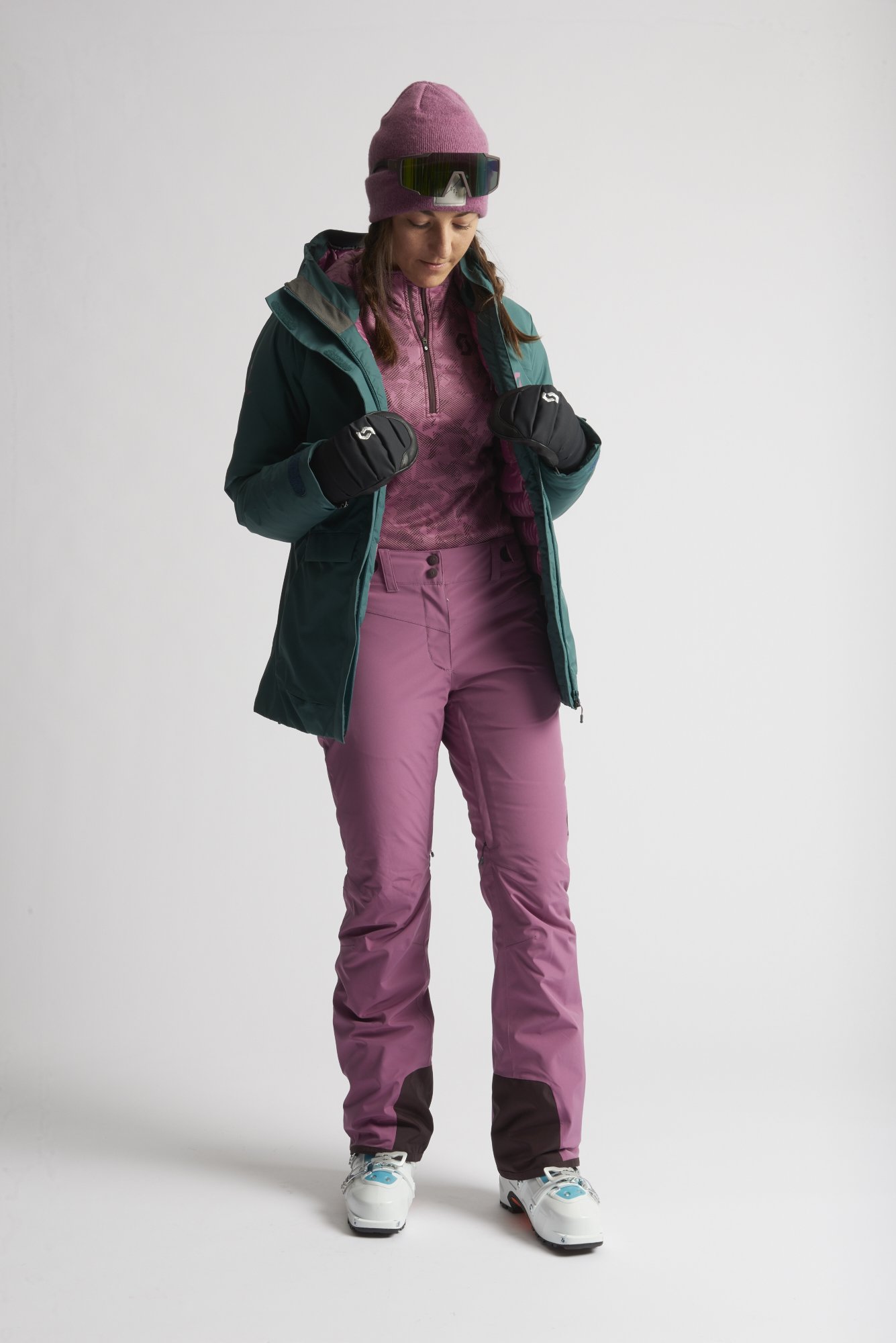 Tech ski outfit for women