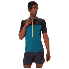 Asics Trail tee-shirt Fujitrail Top Magnetic Blue Performance Black Overview Asics Trail tee-shirt Fujitrail Top Magnetic Blue Performance Black Overview