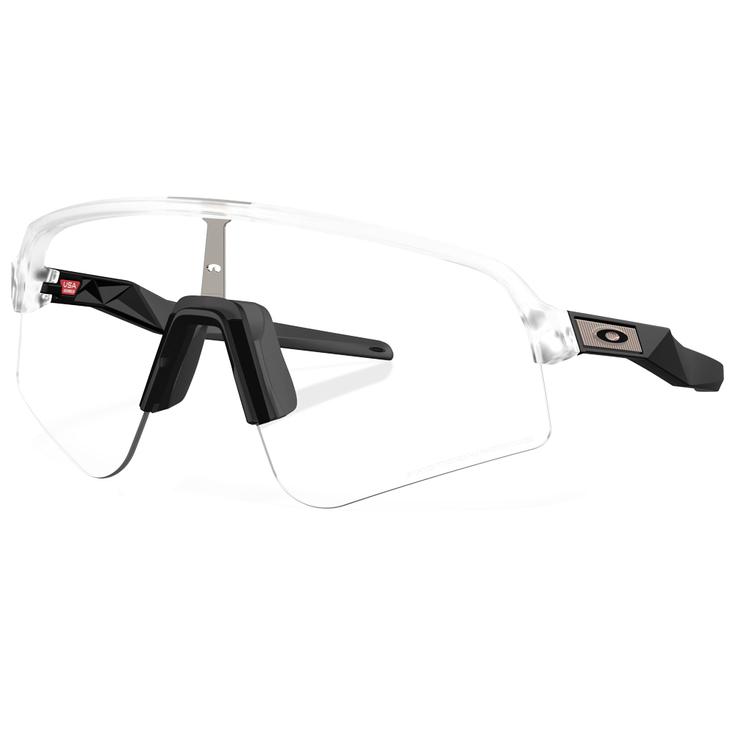 Oakley Zonnebrillen Sutro Lite Sweep Matte Clear Clear To Black Iridium Photochromic Voorstelling