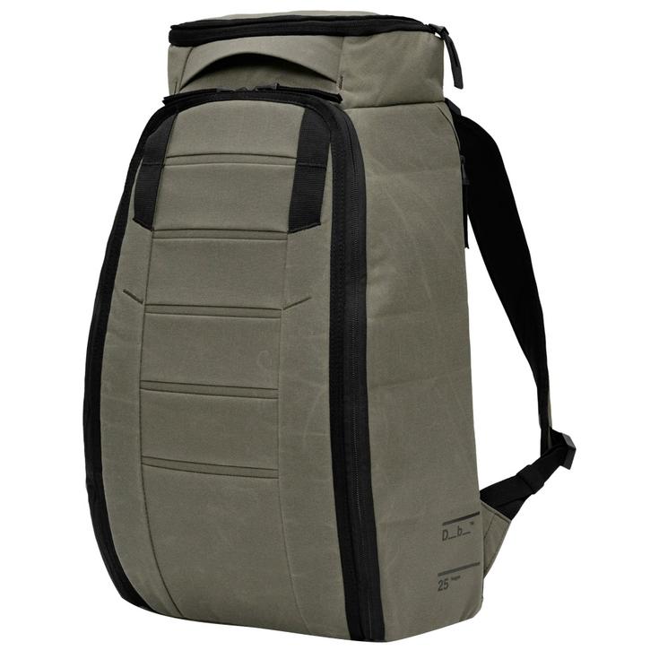 Db Zaino Hugger Backpack 25L Forest Green Presentazione Db Zaino Hugger Backpack 25L Forest Green Presentazione